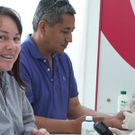 Estudiantes realizan medición de presión arterial y glicemia de forma gratuita a la comunidad