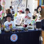 Entrega de frutas y controles de presión incluyó Feria Saludable en la Casa Central