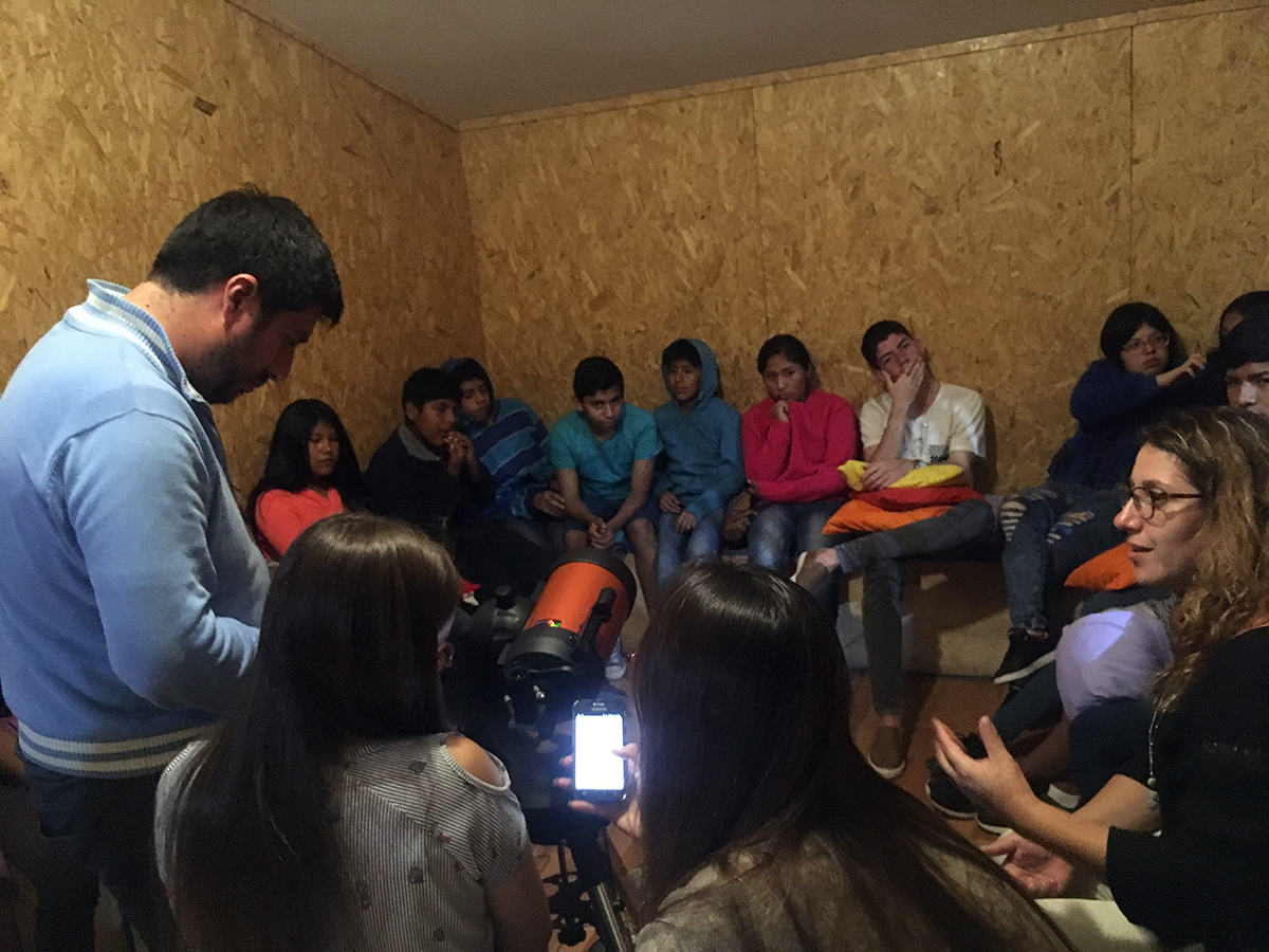 Menores del campamento La Chimba aprenden sobre astronomía
