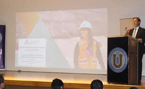 Charla sobre desafíos de la industria inauguró año académico de la Escuela de Negocios Mineros UCN