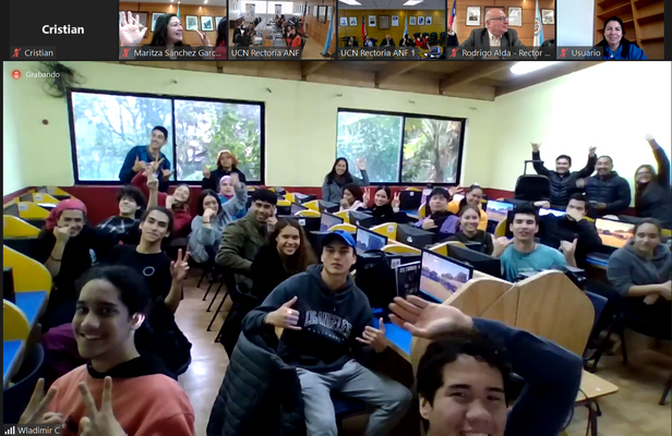 UCN inicia apoyo pedagógico a estudiantes de establecimientos de Enseñanza Media de Rapa Nui