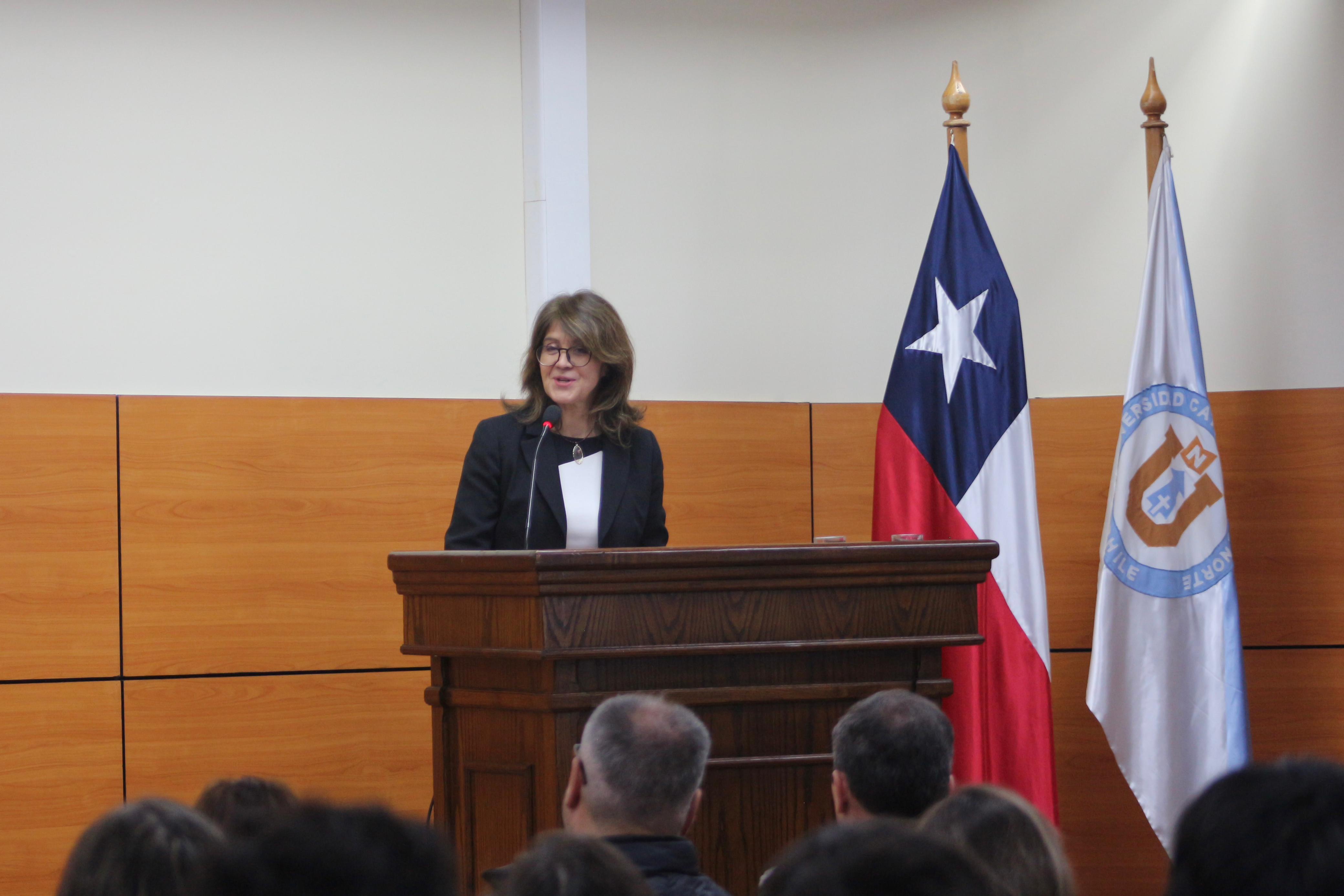 La importancia de valorar la democracia, la libertad y la paz fue tema central  de Clase Magistral de inicio del Año Académico de la Escuela de Derecho