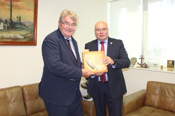 Delegación de entidades francesas visitó Casa Central de la UCN en Antofagasta