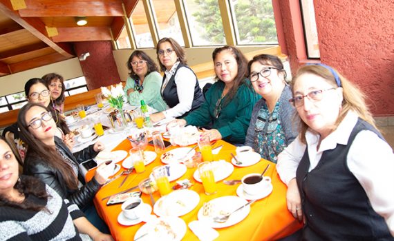 Música, alegría y camaradería en celebración del “Día de la Madre” en la UCN Antofagasta