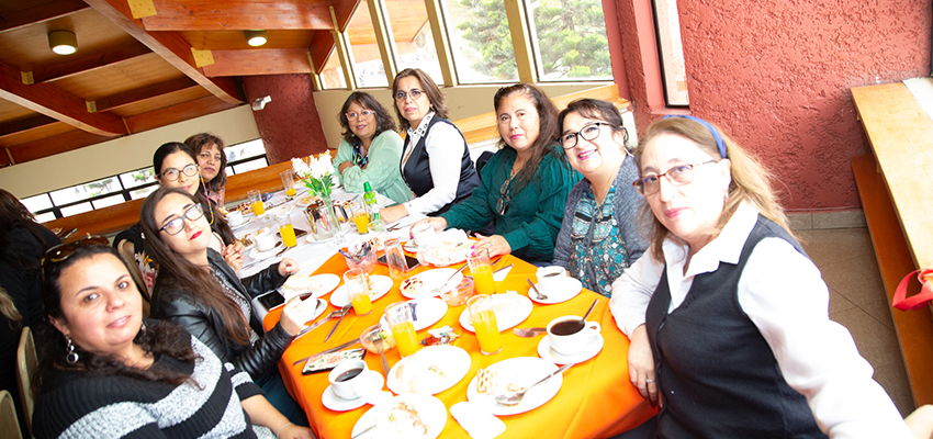 Música, alegría y camaradería en celebración del “Día de la Madre” en la UCN Antofagasta