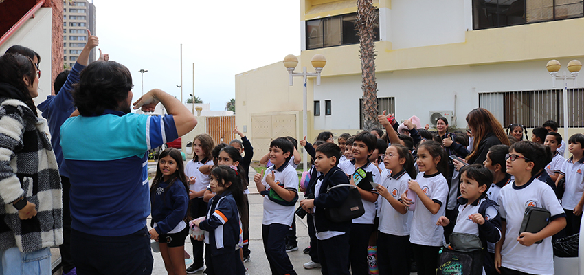 Escolares visitan la UCN y celebran Día del Libro con cuentos en inglés