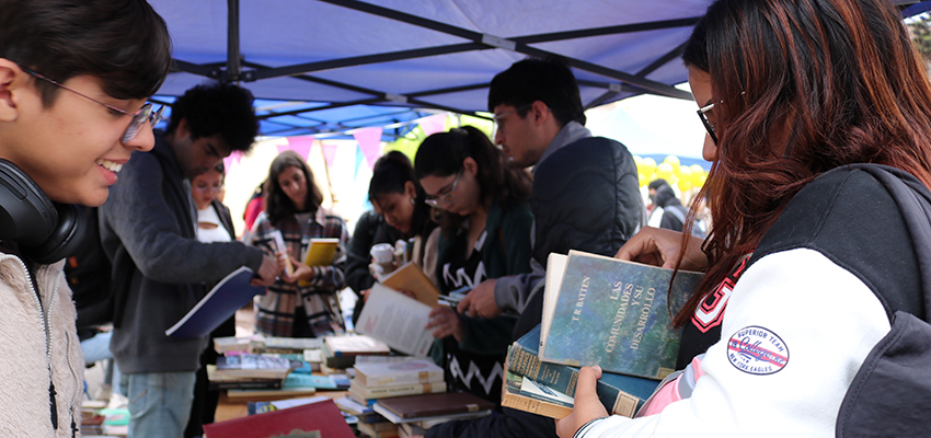 Estudiantes de Pedagogías organizan Feria Literaria